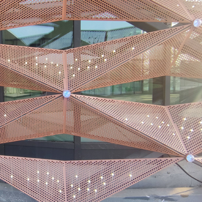 Sistemas de isolamento e luz natural em parede de cortina de alumínio com tecnologias avançadas de vidro