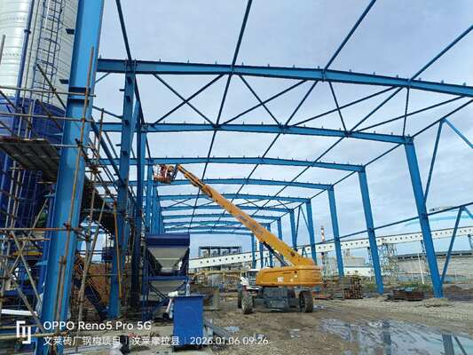 Estrutura de telhado de armazém pintada ou galvanizada Estrutura de estrutura de aço Altura personalizada Projetada para operações de armazenamento industrial