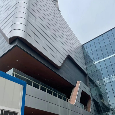Parede de alumínio portátil 2.5mm do painel da parede de cortina do plutônio de Q355B para a construção exterior
