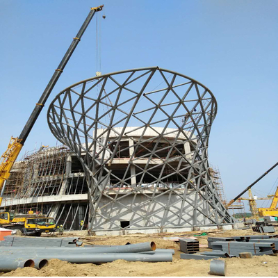 Belas treliças externas de metal leve para construção civil