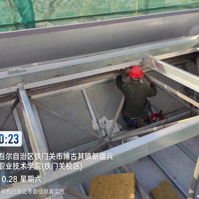 Q235 Estrutura de treliça de aço galvanizado Grande capacidade de dobra Cor cinza