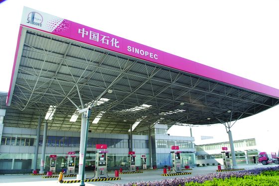 Estruturas pré-fabricadas com armadura de aço leve para estações de serviço.