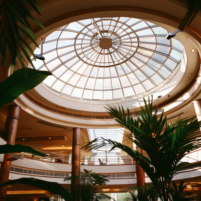 Cúpula de telhado circular com estrutura de metal leve. Ideal para hotéis e edifícios comerciais.