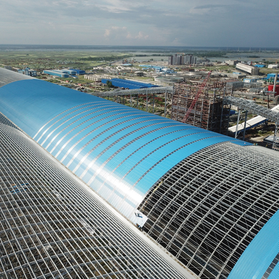 Cobertura pré-fabricada de estrutura espacial de aço para projetos de construção com telhado de painel sanduíche e design de grande vão