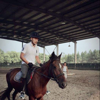 Edifício com Estrutura de Aço Leve para Pista de Hipismo Coberta