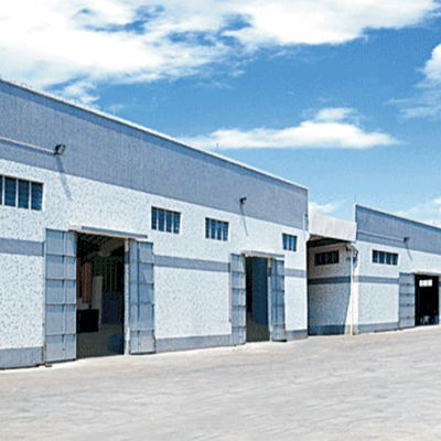 Edifício com Estrutura de Aço Leve para Pista de Hipismo Coberta