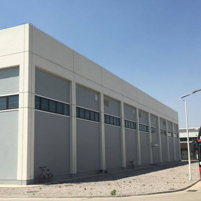 Edifício com Estrutura de Aço Leve para Pista de Hipismo Coberta